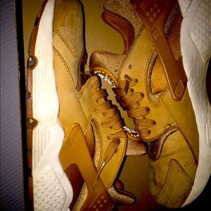 Nike air huaraches “flax”